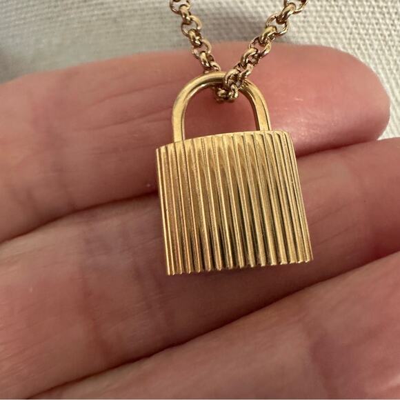 Michael Kors Padlock Necklace Gold tone Chain Ribbed Pendant Lock Classic Retro - Picture 5 of 13
